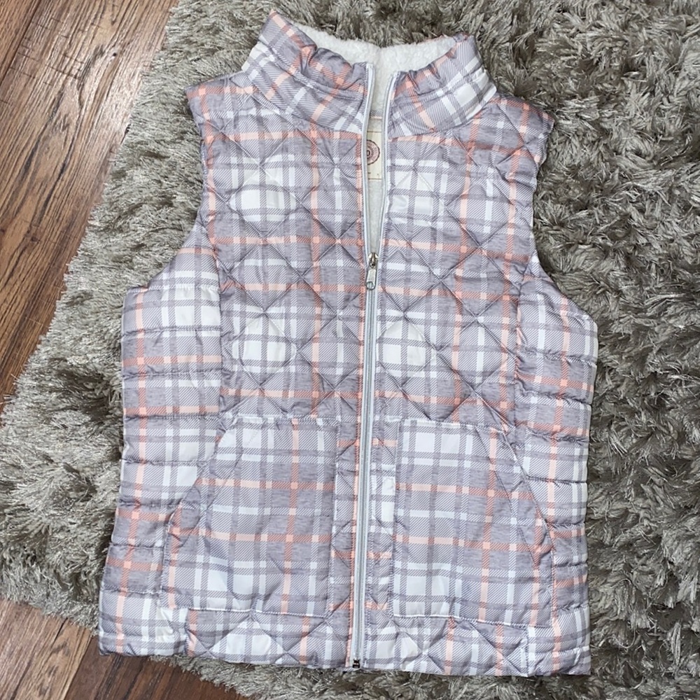 Size Large Sherpa Lined Plaid Vest Gray Peach White Super warm and comfy Nice